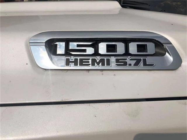 Bán tải “hàng khủng” Ram 1500 Limited đời 2019 đầu tiên về Việt Nam - Ảnh 4.
