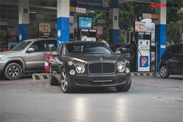 Chạm mặt Bentley Mulsanne bản hiếm, màu độc của đại gia Hà thành - Ảnh 1.