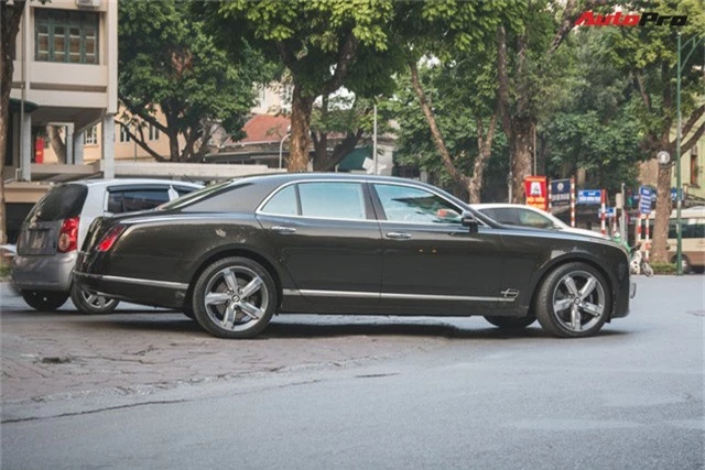 Chạm mặt Bentley Mulsanne bản hiếm, màu độc của đại gia Hà thành - Ảnh 4.