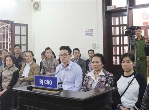 Hà Nội: Ba mẹ con vướng vòng lao lý vì… chiếc đồng hồ nước?