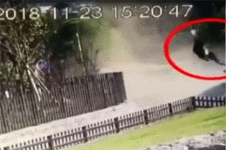 Clip: Cô gái sống xót thần kỳ sau tai nạn kinh hoàng