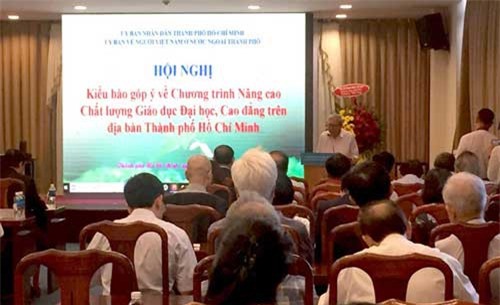 TPHCM: Đến năm 2030, ít nhất 20% trường THPT giao tiếp bằng song ngữ Anh - Việt