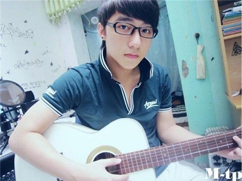 Những hình ảnh cực hiếm của Sơn Tùng M-TP khi còn trong nhạc viện, học giỏi đến mức cô giáo cho điểm không tiếc tay