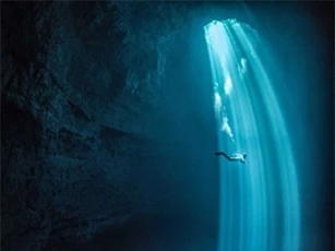 Chiêm ngưỡng loạt ảnh khám phá hang động bí ẩn dưới nước ở Mexico