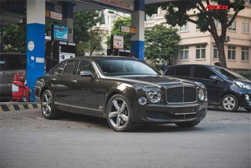 'Chạm mặt' Bentley Mulsanne bản hiếm, màu độc của đại gia Hà thành