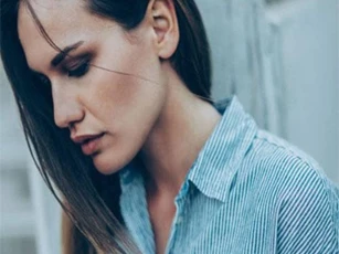 Tôi khổ sở vì luôn bị bố chồng nói xấu