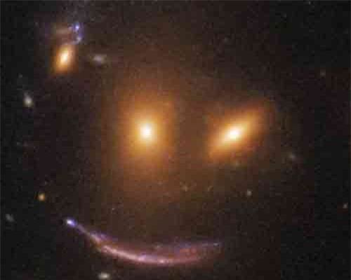 Phát hiện nụ cười trong không gian cực nhộn, đầy bí ẩn