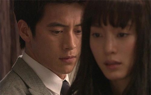 Vắng nhà dài ngày, chồng bật khóc khi con trai vô tình tiết lộ anh hàng xóm hàng ngày 'chăm sóc' vợ