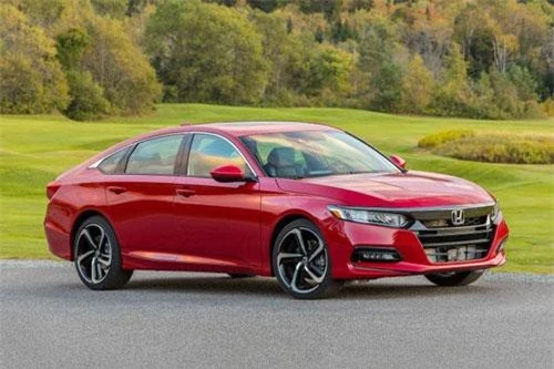 2. Honda Accord 2019 (giá khởi điểm: 24.615 USD).