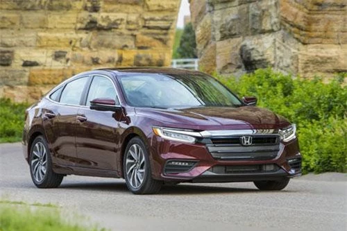 3. Honda Insight 2019 (giá khởi điểm: 23.725 USD).