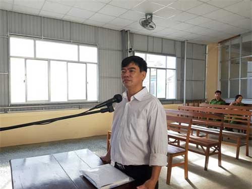 Nguyên giảng viên trường cao đẳng bị phạt tù vì “đòi xử” hiệu trưởng