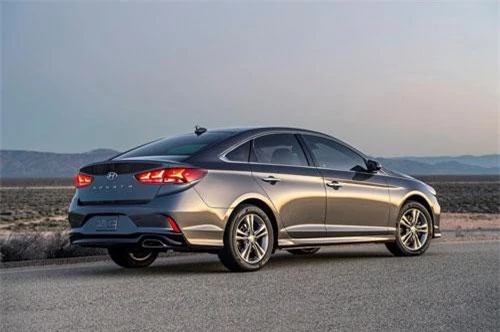 4. Hyundai Sonata 2019 (giá khởi điểm: 23.185 USD).