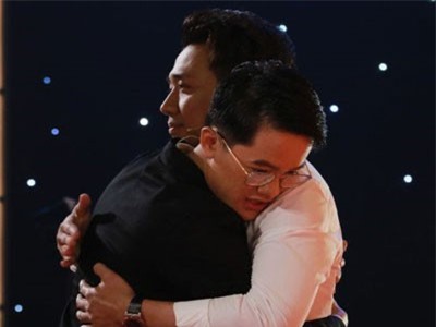 Trấn Thành tặng 5 triệu cho thí sinh 'Thách thức danh hài' để khích lệ tinh thần 