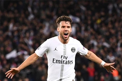 Hậu vệ trái: Juan Bernat (PSG).