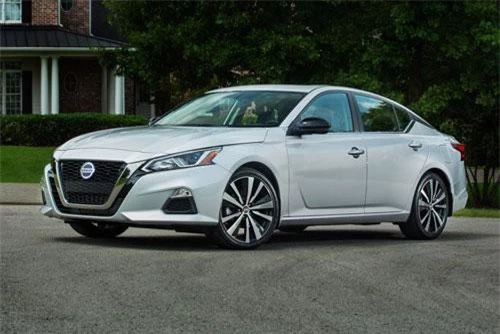 7. Nissan Altima 2019 (giá khởi điểm: 24.645 USD).