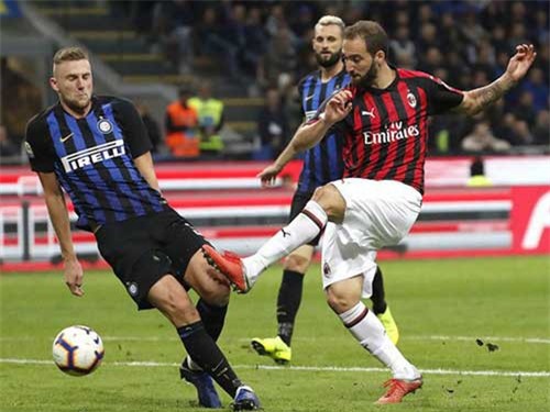 Được thầy cũ nhắc tên, Higuain công khai "bật đèn xanh" cho Chelsea