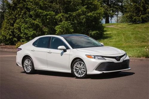 9. Toyota Camry 2019 (giá khởi điểm: 24.765 USD).