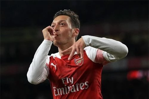 Tiền vệ tấn công: Mesut Ozil (Arsenal).