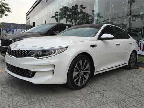 Kia Optima giảm giá gần 40 triệu đồng tại đại lý: Cạnh tranh Toyota Camry bằng giá hạng C