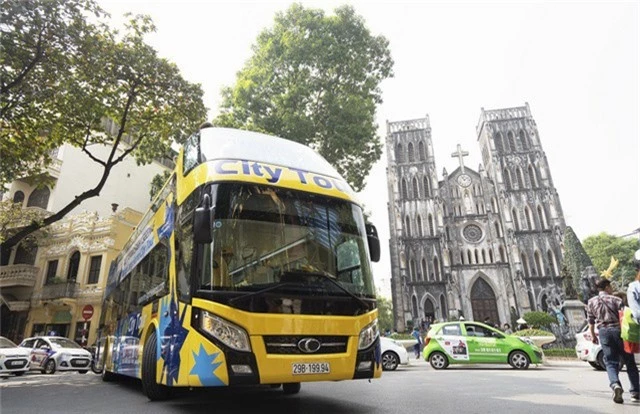 Giá vé tour tham quan Hà Nội bằng buýt 2 tầng, mui trần sẽ được tính theo giờ, với 3 lựa chọn: 4h-24h-48 giờ tương đương với các mức giá khác nhau: 219.000-329.000-479.000 đồng.