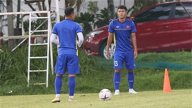  Hà Đức Chinh đánh giá cao tiền vệ Manuel Ott của Philippines 