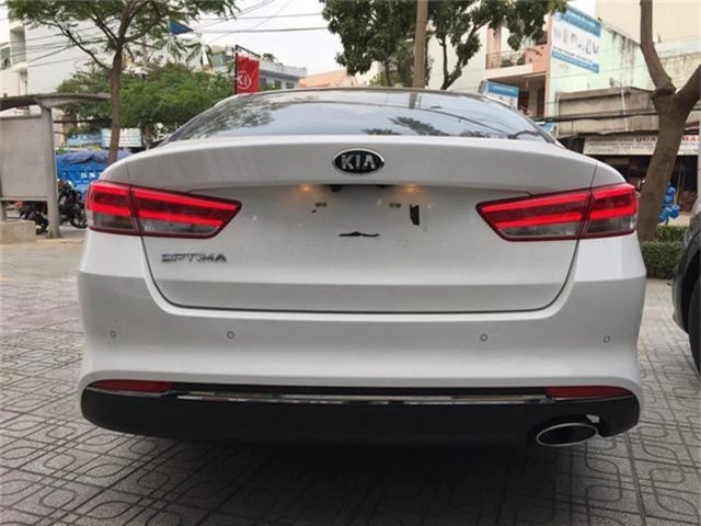 Kia Optima giảm giá gần 40 triệu đồng tại đại lý: Cạnh tranh Toyota Camry bằng giá hạng C - Ảnh 2.