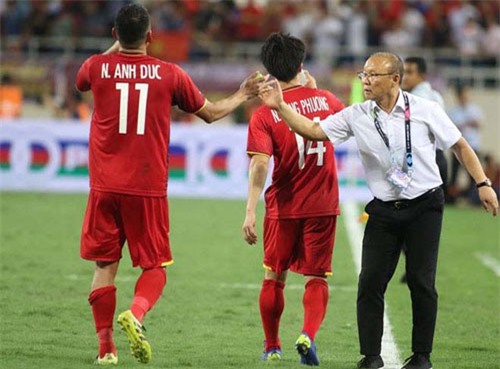 Philippines vs Việt Nam: Anh Đức đấu hậu vệ 21 tỷ và trận chiến người khổng lồ