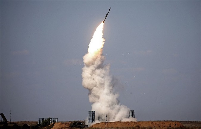 Ảnh: Phòng không Syria bắn hạ máy bay và tên lửa Israel ở Damascus 