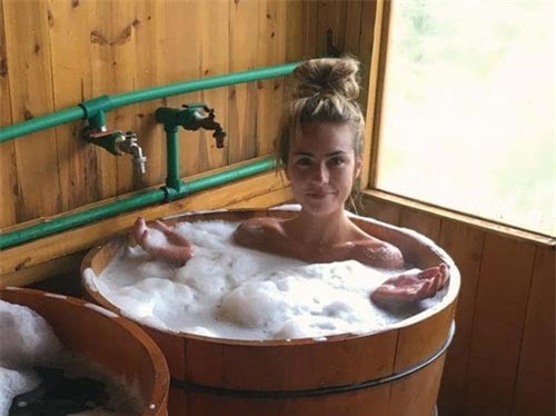 Người mẫu xinh đẹp “đen đủi” nhất khi tới Bali: Lần nào đến, lần đó gặp họa