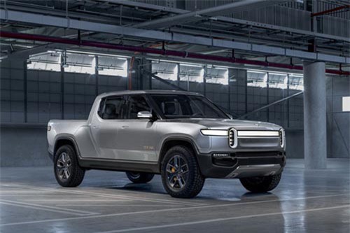 Bán tải điện Rivian R1T mạnh ngang siêu xe giá 1,4 tỷ