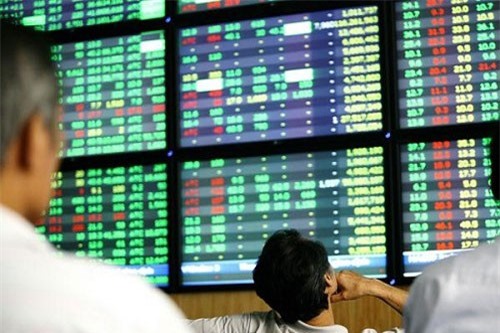 BẢN TIN TÀI CHÍNH-KINH DOANH: Cổ phiếu bất động sản tiềm ẩn rủi ro, tín dụng đen ‘bủa vây’ công nhân