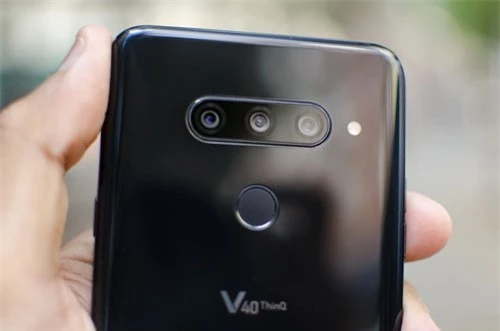 LG V40 ThinQ (3 camera sau).