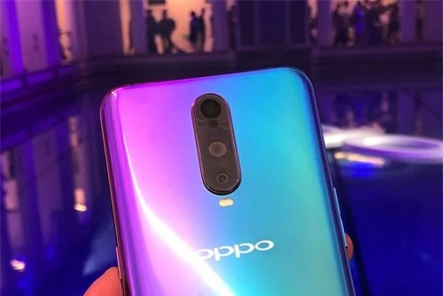 Oppo R17 Pro (3 camera sau).