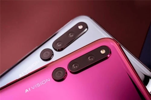 Honor Magic 2 (3 camera sau).