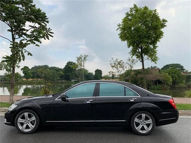 8 năm tuổi, Mercedes-Benz S500 rẻ hơn cả Mercedes-Benz C200 mua mới - Ảnh 2.