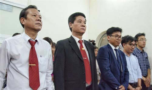 Grab và Vinasun muốn “ngồi lại với nhau”, tòa tạm dừng xử