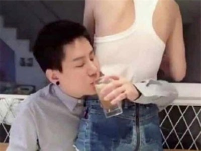 Giới trẻ Trung Quốc chuyền nhau trào lưu vòng tay qua eo gái trẻ uống nước