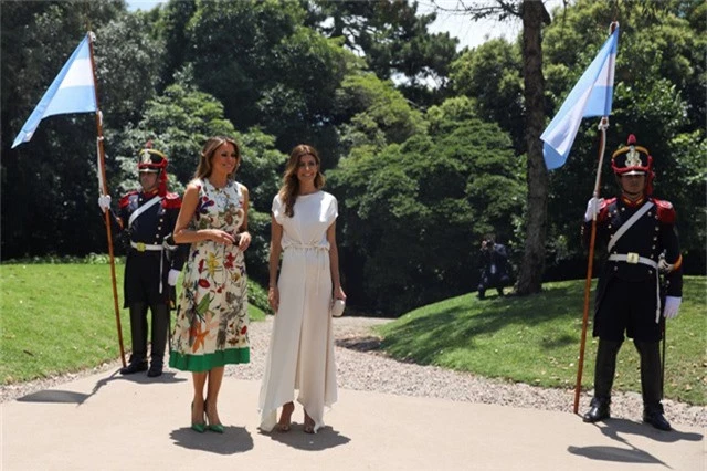 Bà Melania Trump chụp cùng Đệ nhất Phu nhân Argentina Juliana Awada (Ảnh: Reuters)