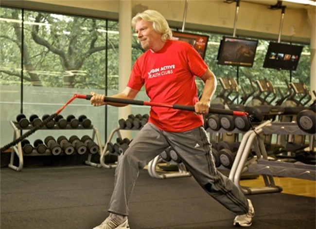 Ở tuổi 68 tỷ phú Richard Branson vẫn tập thể dục đều đặn mỗi ngày. Ảnh: Virgin.