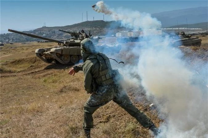 Quân nhân thuộc Quân khu miền Nam của Nga - bao quát Crimea và các vùng biên giới với Ukraine – trong một cuộc huấn luyện năm 2016. Ảnh: BỘ QUỐC PHÒNG NGA
