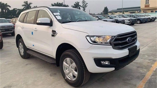 Ford Everest tiêu chuẩn giá 999 triệu đồng đã về Việt Nam: Nhiều công nghệ hơn trước, giao từ nửa sau tháng 12