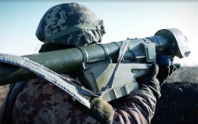 Ukraine tập trận bắn đạn thật, sẵn sàng đọ sức với Nga