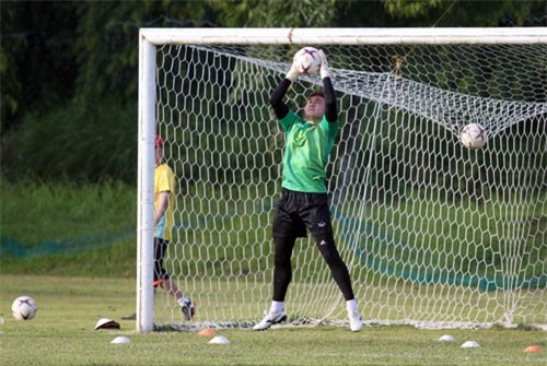 Đằng sau kỷ lục ấn tượng là nỗi ám ảnh đe dọa Đặng Văn Lâm