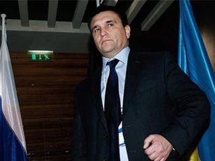Ukraine dọa hủy 40 hiệp định với Nga giữa lúc căng thẳng