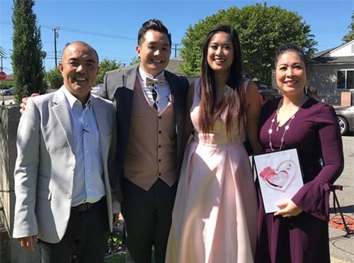 H&#x1ED3;ng V&#xE2;n h&#x1ED1;t ho&#x1EA3;ng khi X&#xED; Ng&#x1EA7;u qu&#xE1; b&#x1EA1;o d&#x1EA1;n, &#x27;&#x111;&#xE8; trai h&#xF4;n&#x27; tr&#xEA;n &#x111;&#x1EA5;t M&#x1EF9;