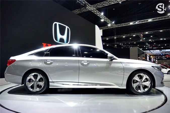 Accord 2019 là dòng sedan hạng D. 