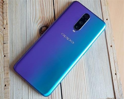 Đập hộp Oppo R17 giá gần 17 triệu đồng tại Việt Nam
