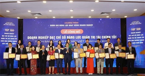 Ban tổ chức đã công bố và trao chứng nhận cho TOP 100 Doanh nghiệp có chỉ số Quản trị tài chính tốt nhất năm 2018.