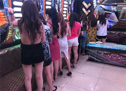 Đột kích tụ điểm ăn chơi chỉ dành riêng cho người Hàn Quốc