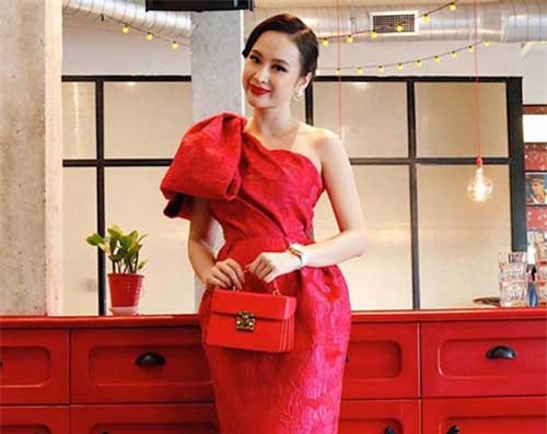 Angela Phương Trinh 'mê' mặc gam đỏ để tôn làn da sáng